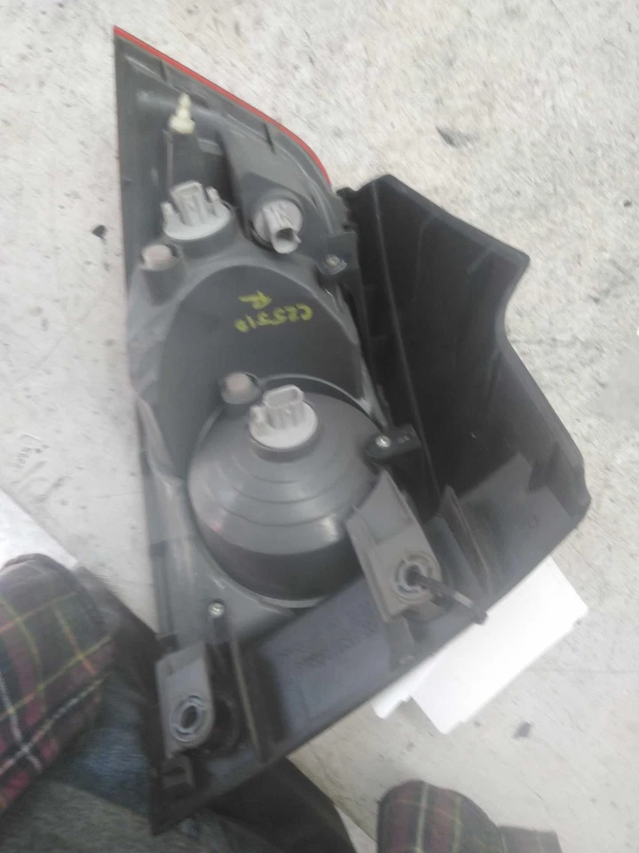 Used Right Tail Light Assembly fits: 2012 Acura Rdx quarter panel mounted Right — 第 3/4 张图片