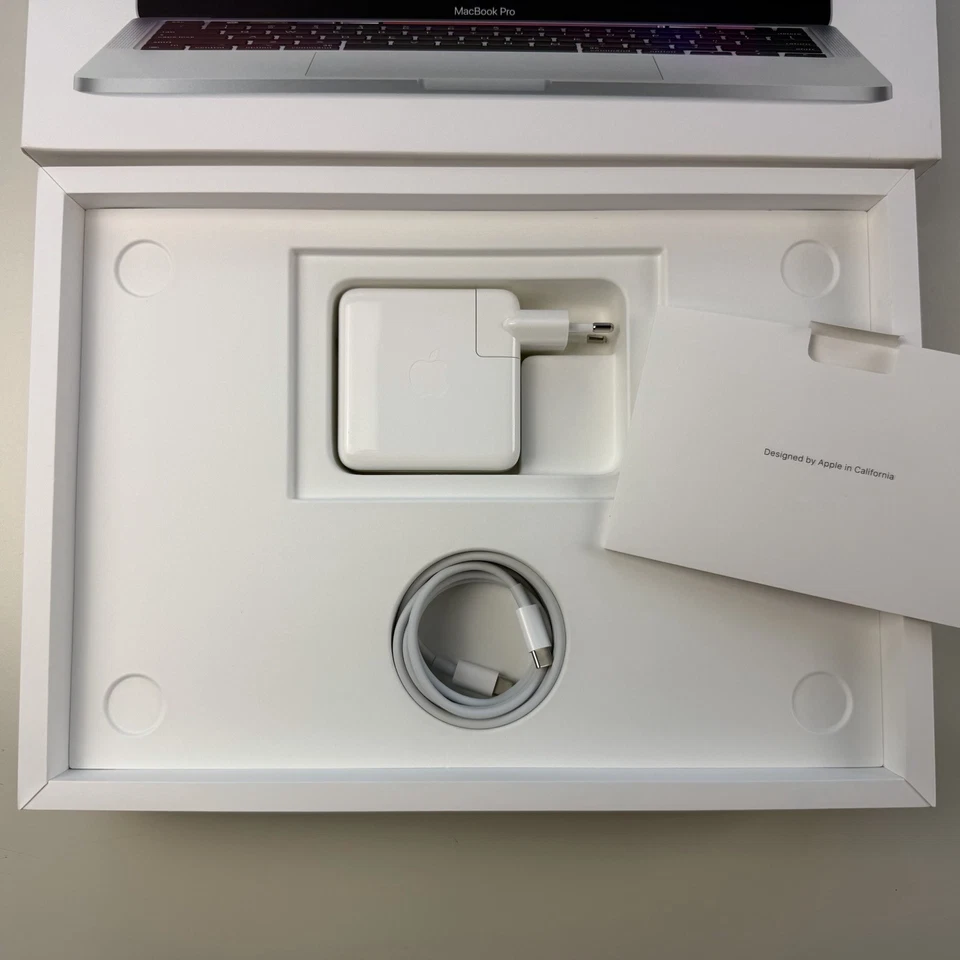 Apple MacBook Pro mit Touch Bar und Touch ID 13.3" (True Tone Retina Display) M1, Foto 3 von 5
