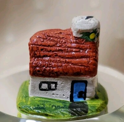 VINTAGE ARTISAN MADE TINY HOUSE FOR MINIATURE DOLLHOUSE  