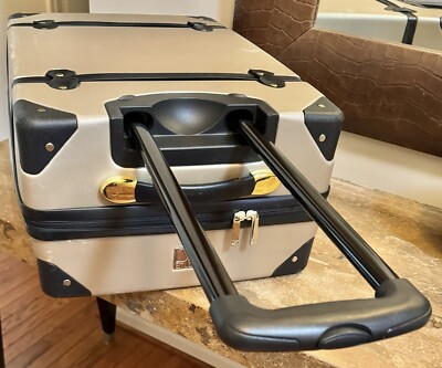 DVF Studio Suitcase Spinner Luggage Case Hardside Wheel Diane Von