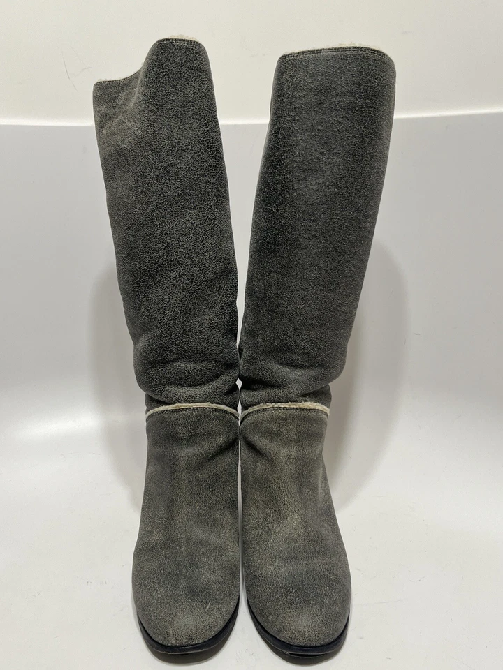 BOTAS CHANEL DE COLECCIÓN CUERO GRIS LOGO CC 36.5 Foto 2 de 4