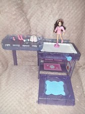 Polly Pocket Snow Cool Hotel - Ice Skaing Hotel Part only with Magnetic ice sk