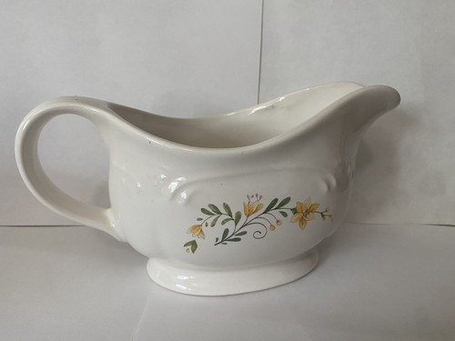 Pfaltzgraff Meadow Lane Butterfly Floral creamer, gravy boat, salt and pepper - Picture 2 of 24