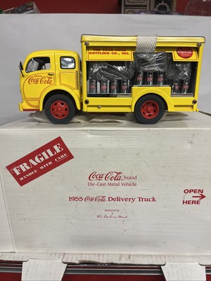Danbury Mint 1/24 Scale DMCC1955 - 1955 White Coca-Cola Truck