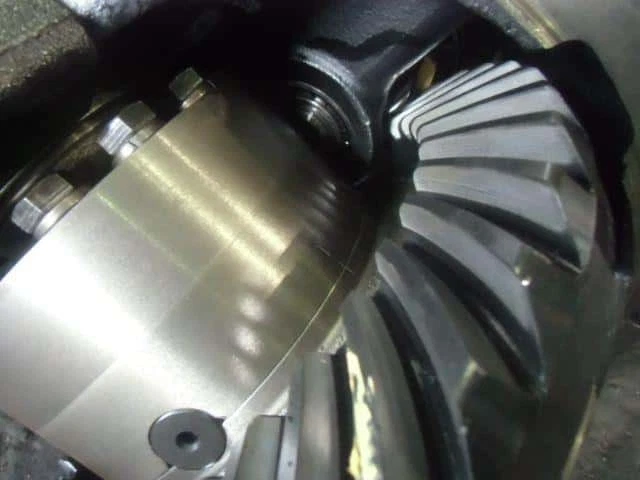 Conjunto diferencial trasero rígido Nissan UD UD BUS 38300H2600 [Usado] [PA01720024] Foto 3 de 3