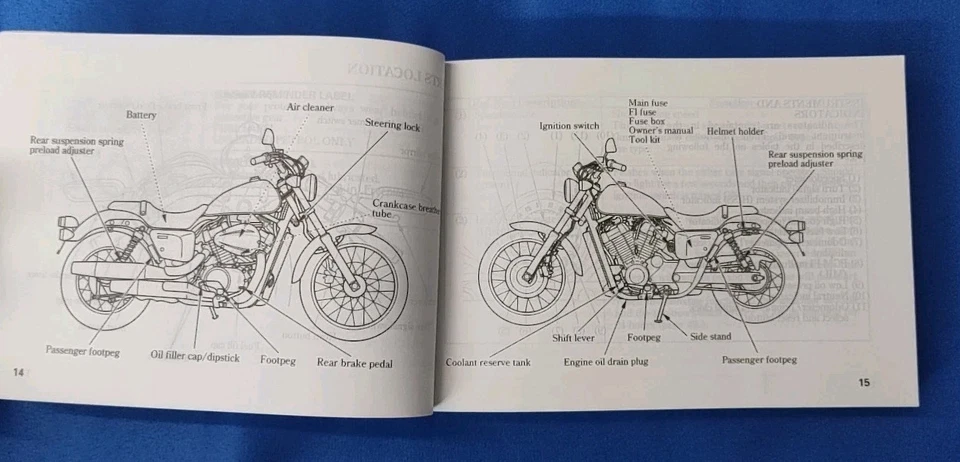 libro uso e manutenzione HONDA VT750S. 2010. - Immagine 3 di 3