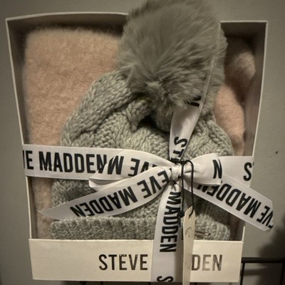 Steve Madden Knit Hat & Scarf Set Gray Pink Faux Fur Pom Pom  display picture 2