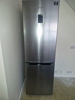 Samsung Silver 'Frost Free' Fridge Freezer RB33N321NSS - collection only