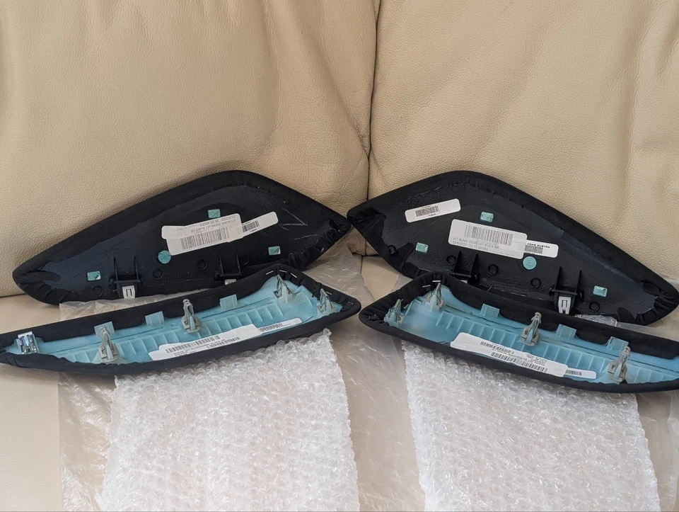 Kit de molduras interiores Chevrolet Camaro | Rodilleras de gamuza negro azabache | OEM GM 84712624 Foto 2 de 3