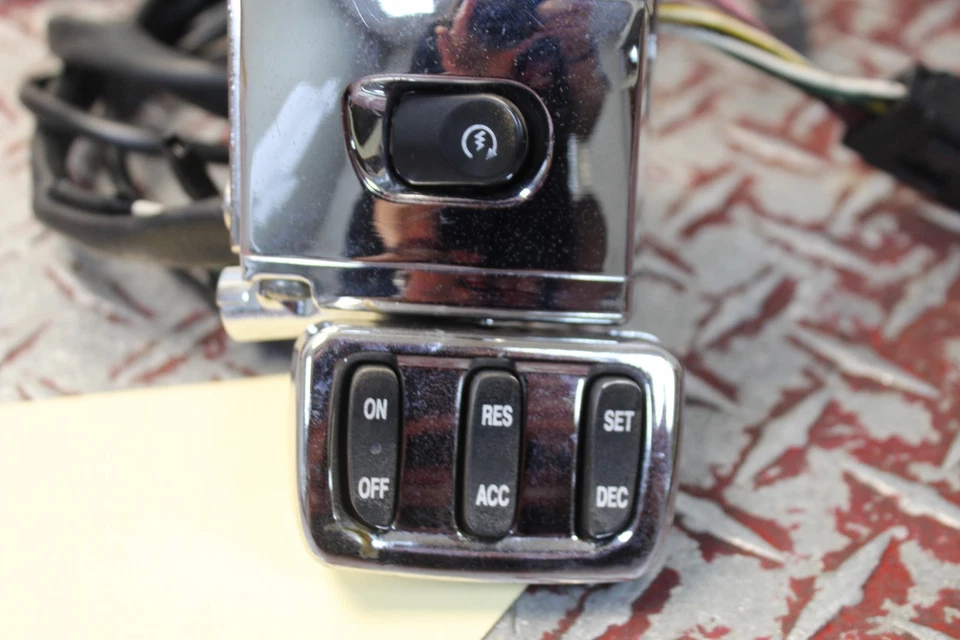 2008 VICTORY VISION TOURING RIGHT CONTROL SWITCH W/ CRUISE CONTROL BUTTONS VVT2 - Image 2 of 4