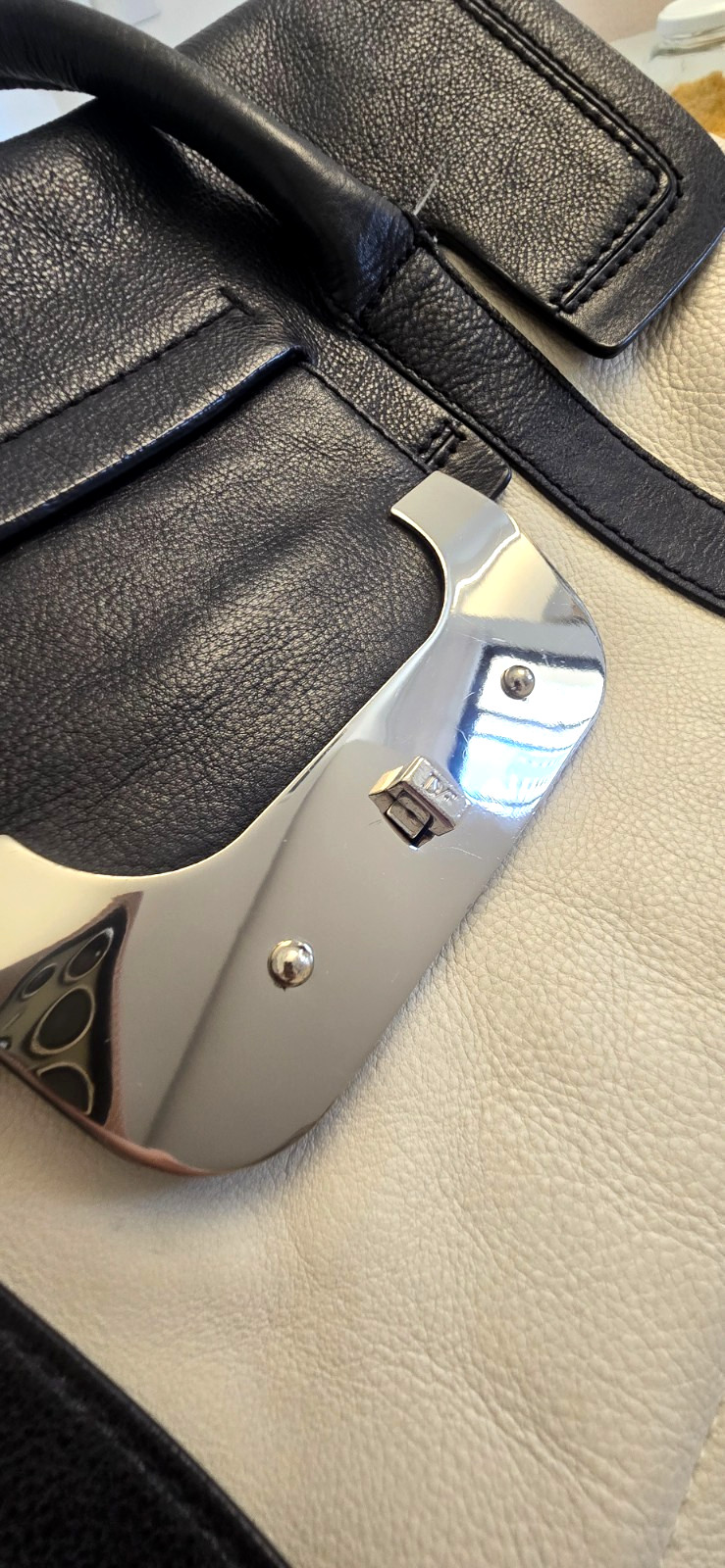 DVF Diane Von Furstenberg Leather Shoulder Bag | Italian Design I Luxury thumbnail 5