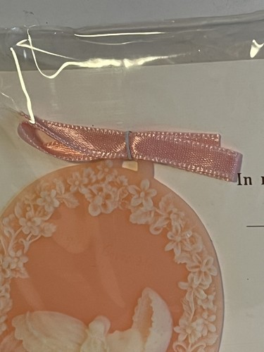 Vintage Cameo Crib Medallion Cradle Medal Pink Baptism Christening Baby Girl New - Picture 6 of 9