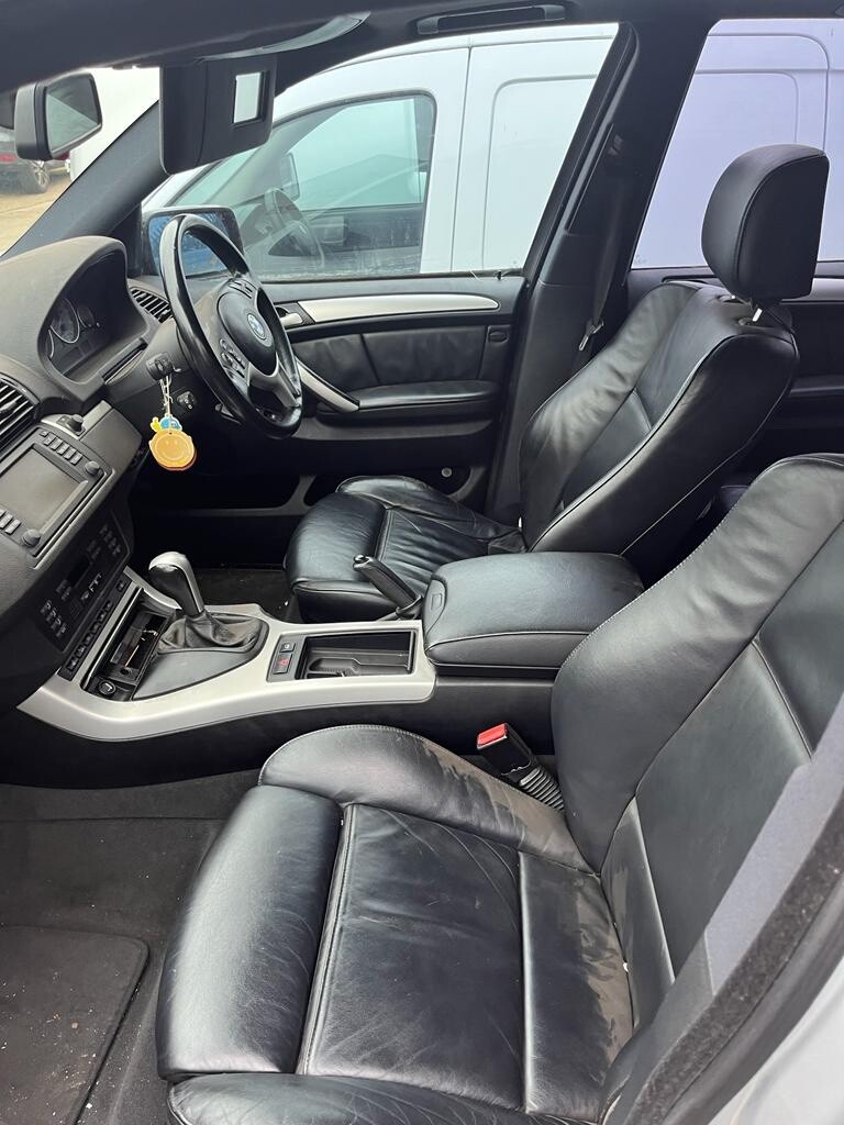 BMW X5 is 4.6 V8 AUTO 2003 SPARES OR REPAIR DUE TO ENGINE IMMOBILISER