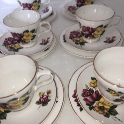 Crown Trent Staffordshire Bone China rot gelb Rosen 18 Stück Tassen Untertassen Teller