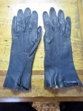 ANTIQUE VINTAGE VICTORIAN LADIES'  BLACK LEATHER GLOVES ~ UNLINED