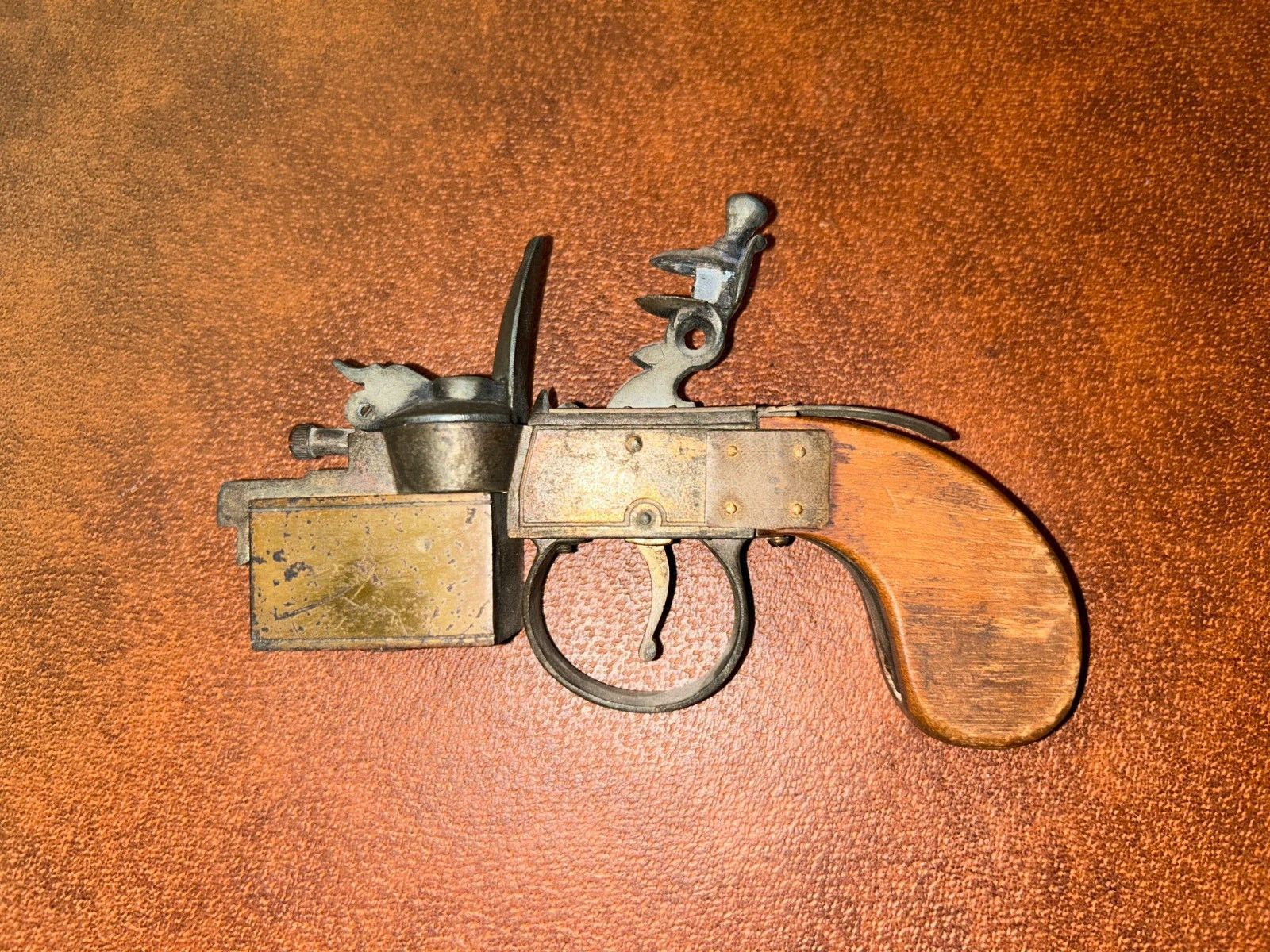 Dunhill Tinder Pistol Table Lighter, Regd. No. 794093,Brass & Wood RARE 19273/34