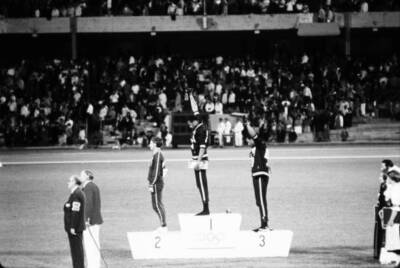 Usa Athletics Great 1968 Mexico Olympic Gold Tommie Smith 1 Old Photo