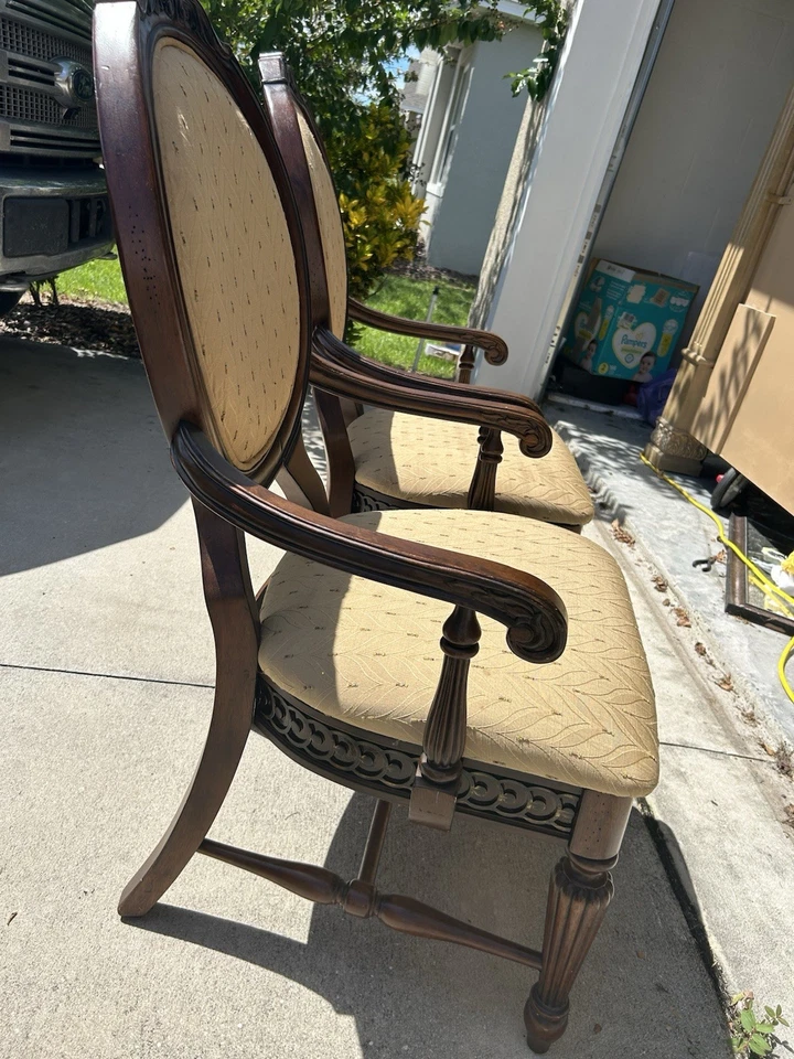 Poltronas esculpidas vintage Roanoke Furniture Co. – Par de madeira maciça - Imagem 3 de 4