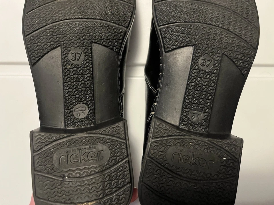 Mocasín Rieker cómodo de cuero negro con puntera cuadrada sin cordones para mujer talla 6 EE. UU. Foto 4 de 4