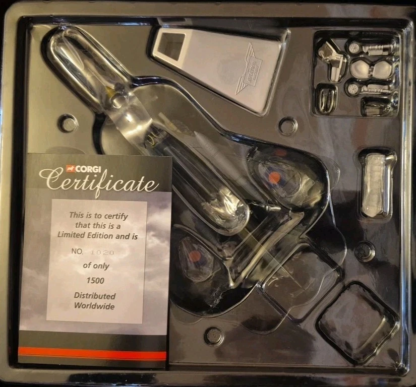 Corgi Aviation EE Lightning F6 RAF No.11 Sqdn Binbrook 1983 AA32310 1:72 - Image 2 of 4