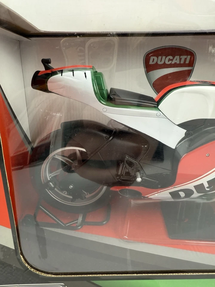 Maisto Ducati World Cycle Series Italy 1/6 1:6 Scale Motorcycle NIB *Read* - Image 3 of 4