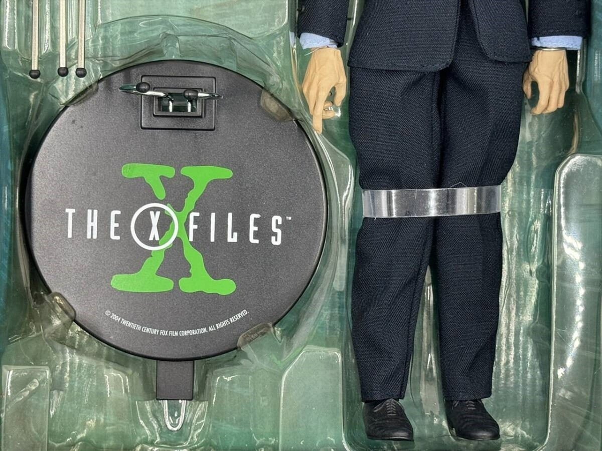 Sideshow X-Files C.G.B. Spender Cigarette Smoking Man 1/6 Sideshow X-Files C.G.B. Spender Cigarette Smoking Man 1/6