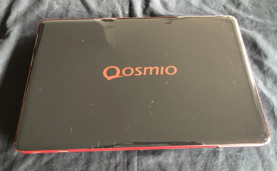Toshiba Qosmio X500 18.4 INCH, Winds 11 Pro, 256GB SSD  + 120GB  SSD + 8GB RAM  - image 3 of 4