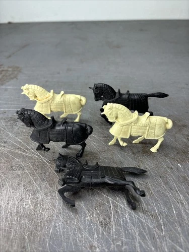 Vintage Marx Castle Play Set Horse Lot Of 5 Prince Valiant Black White