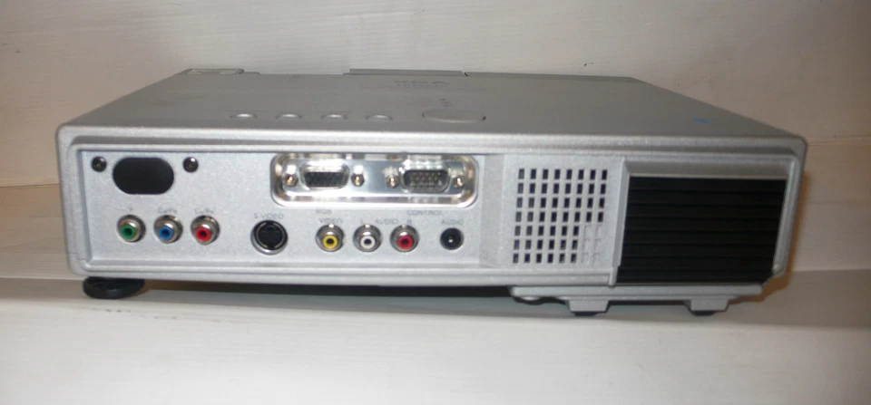 VIDEOPROJECTEUR HITACHI CP-X275 / LAMPE 537 HEURES - Photo 2/2