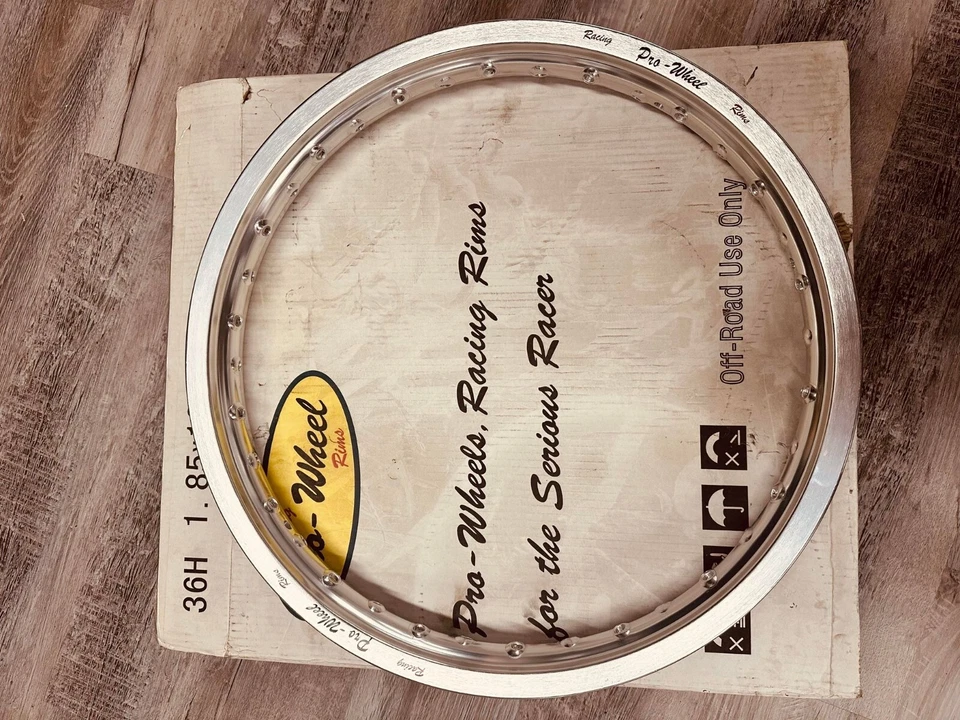 Llanta trasera Pro-Wheel - 19 x 2,15 - Plateada - Llanta trasera 191KSYSI YAMAHA/SUZUKI Foto 2 de 4