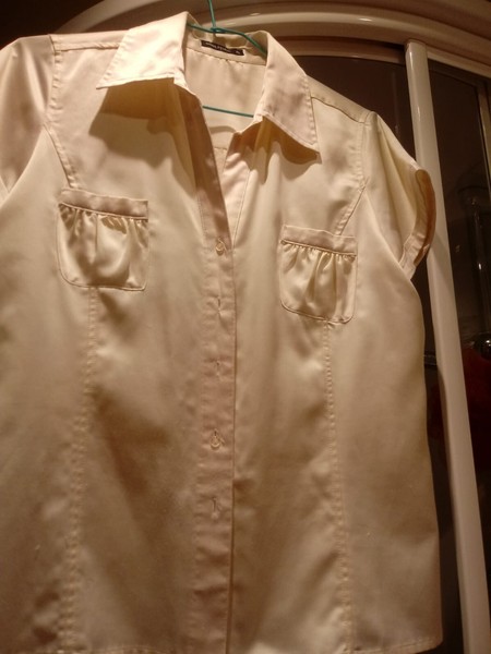 Blusa camisera manga corta color crema talla pequeña