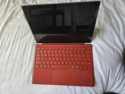 Microsoft Surface Pro 5th Gen 512GB SSD 16GB RAM Intel i7 Docking station M1796