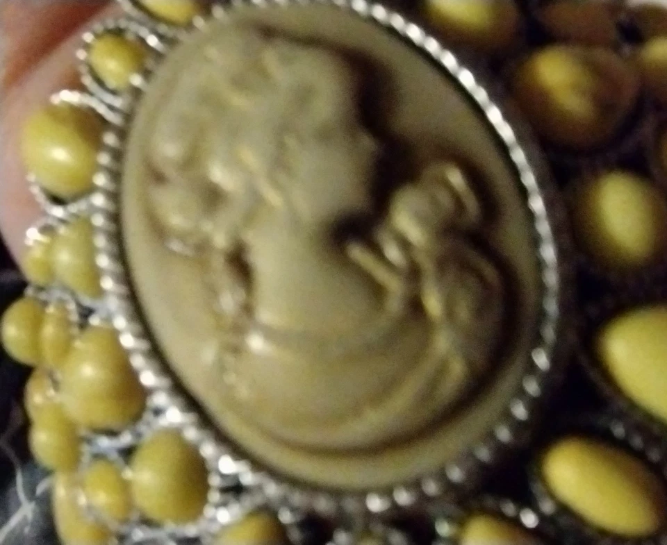 🔥 Natural Yellow Howlite Carved Cameo SouthWestern Bracelet🔥Price Reduced 🔥 - Image 4 of 4
