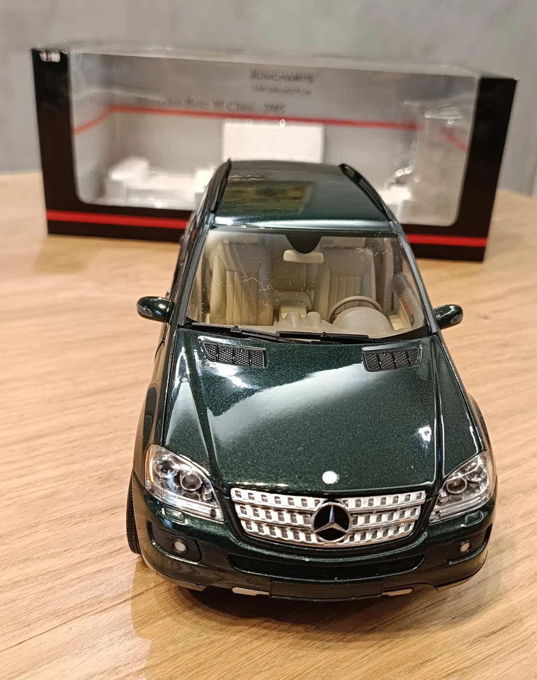MINICHAMPS - MERCEDES BENZ ML - W164  2005 - 1:18 GREEN MET. - #081253 - RARE! - Immagine 4 di 4