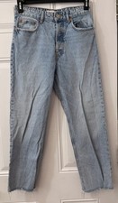 Zara lightwash straight leg raw hem denim jeans Women  s Size 6