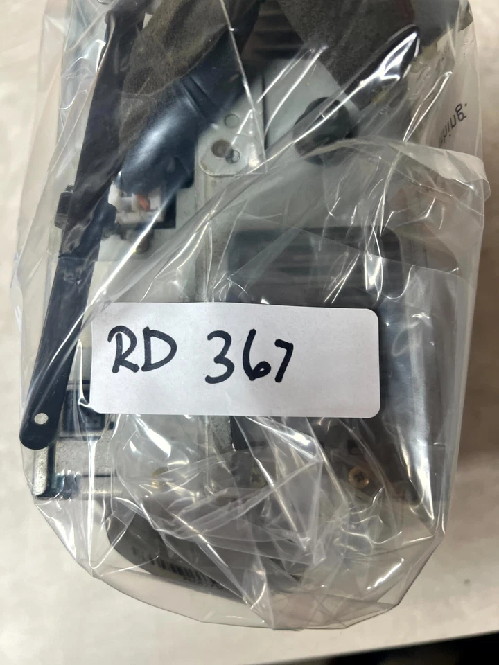 Genuino OEM Suzuki Negro AM FM Radio Receptor Reproductor de CD Se Adapta a 2001 Suzuki Esteem Foto 4 de 4