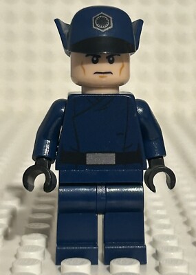 LEGO Star Wars First Order Officer (Colonel Erich S. Datoo) Minifigure (sw0832)