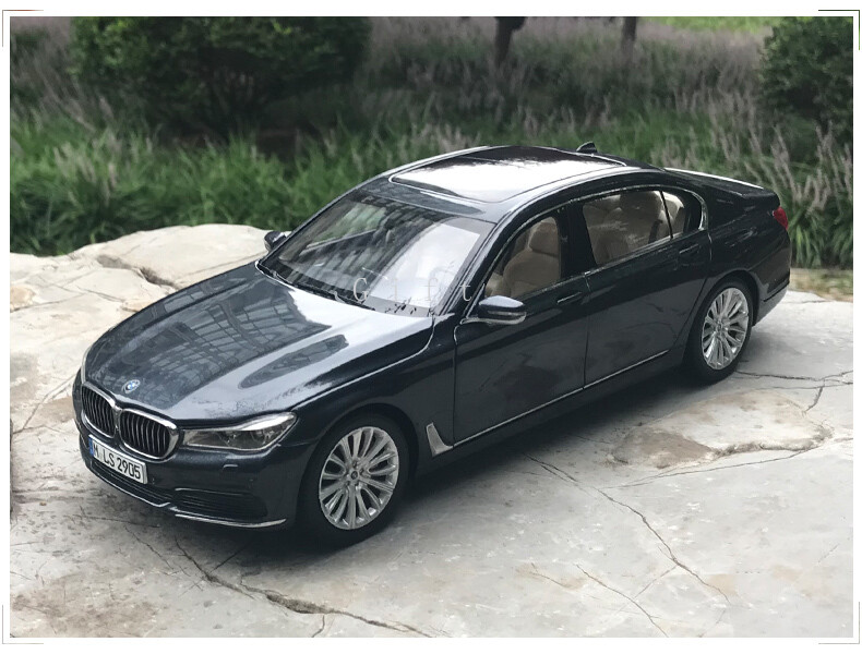 BMW 750 Li ミニカー 1/18 1:18 Scale BMW 750Li Diecast Simulated Car Model Collectible