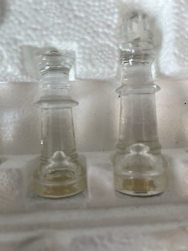 BOMBAY MARBLE CHESS BOARD & FROSTED And CLEAR GLASS PIECES NOS - Picture 4 of 8