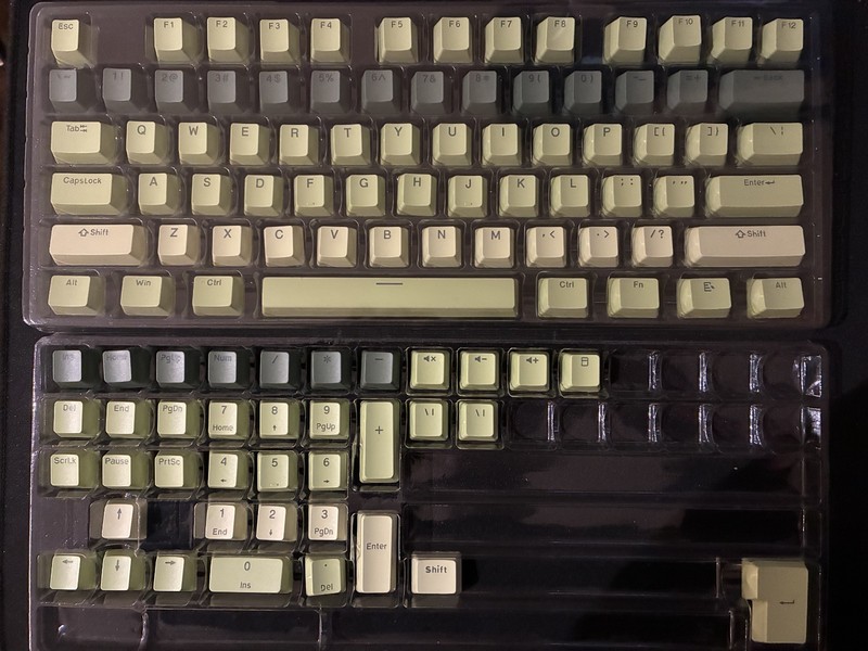 OEM Profile Keycaps Avocado Gradients Green – Shipped in Two-Layer Tray Box