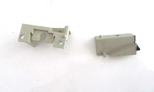 YAMAHA T-460L Stereo Tuner Tuner Scale Window Holder Ass'y L&R - Picture 2 of 2