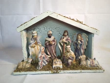 TII Collections Nativity in Creche Christmas Scene Glitter Wood C9
