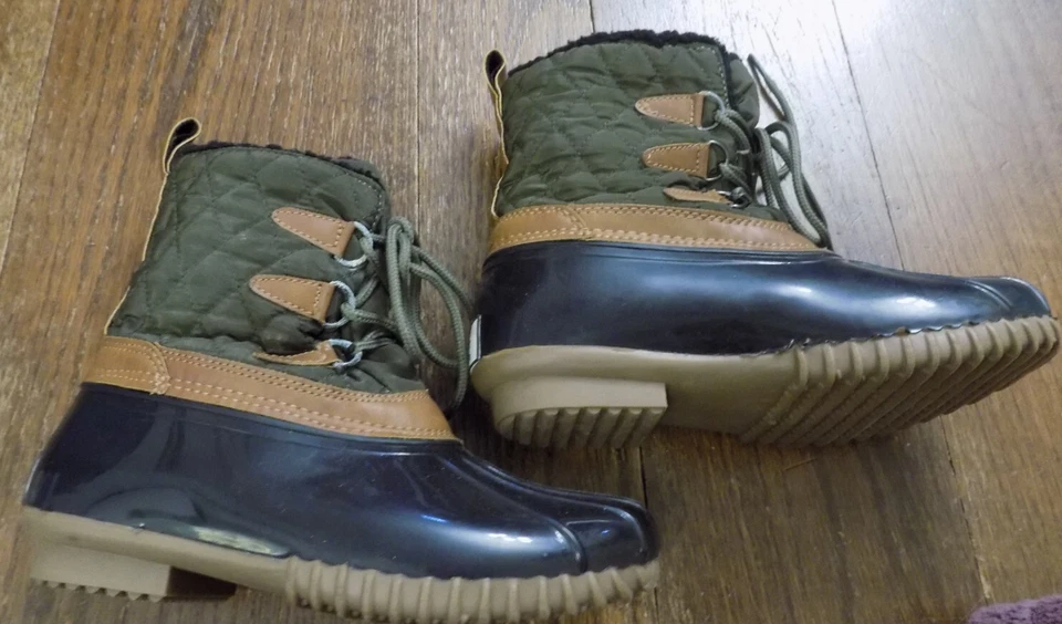 Sporto The Original Duck Boots Olivia Olive Black Lined Quilted Boots sz 5 GUC - Image 4 of 4