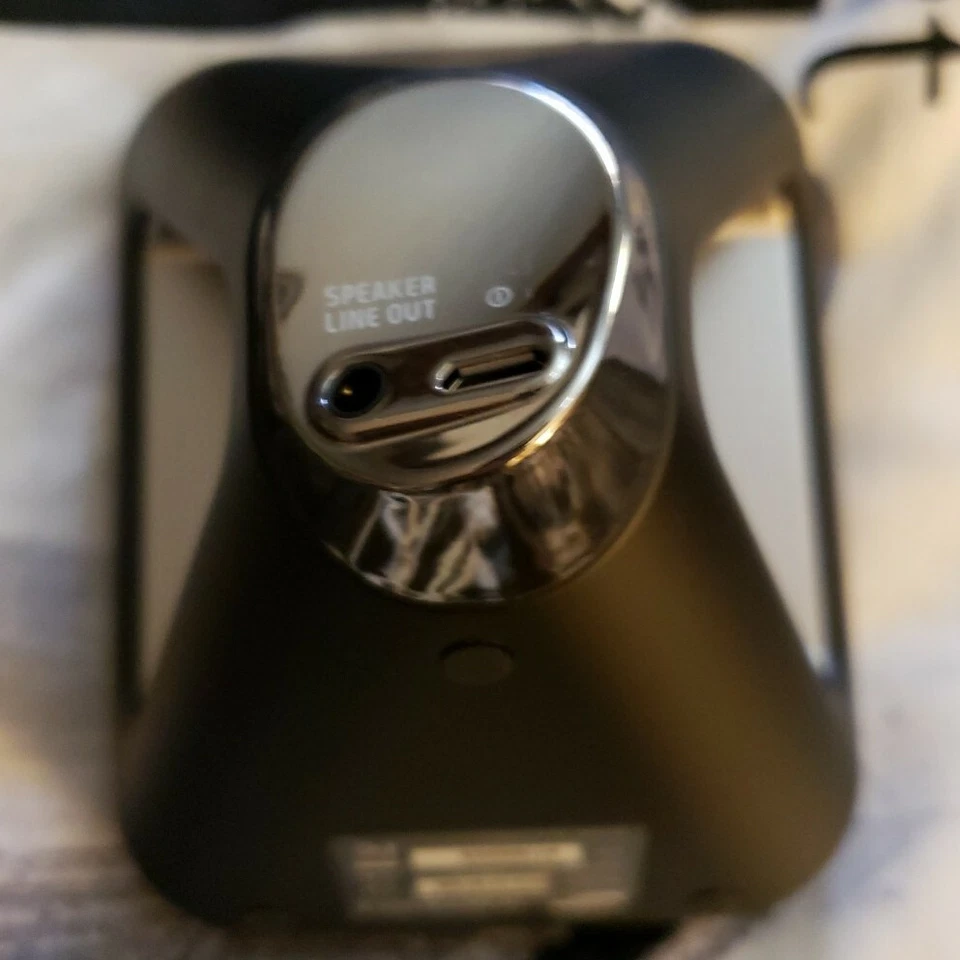 Samsung Desktop Dock / Headphones Combo - Image 4 of 4