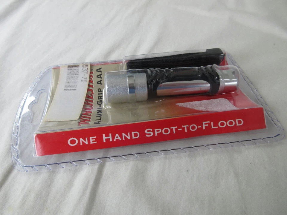 NUEVO~~WINCHESTER ALUMINIO-GRIP AAA UNA MANO LUZ PUNTO A INUNDACIÓN~~!! Foto 4 de 4
