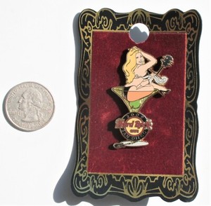 HARD ROCK CAFE / SAN DIEGO 2009 LIMITED EDITION MARTINI GIRL PIN - NEW ON CARD !