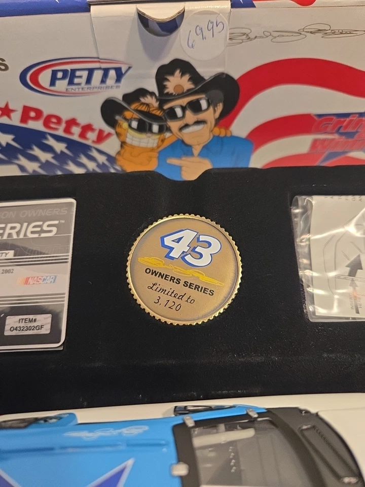 Richard Petty #43 Garfield 2002 Dodge 1/24 Diecast Grinnin' & Winnin' 1/3120 - Imagem 2 de 4