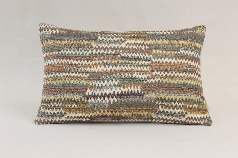 Funda de cojín de diseño de lujo Mulberry Home. Zig Zag rojo/ciruela.  55 X 35 CM Foto 4 de 4