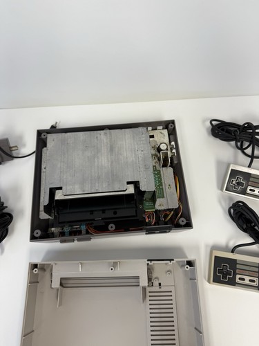 Nintendo Entertainment System - NES-001 W/ 2 Controllers - Picture 21 of 21