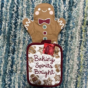 St. Nicholas Square Gingerbread Man Oven Mitt & Holiday Pot Holder Set